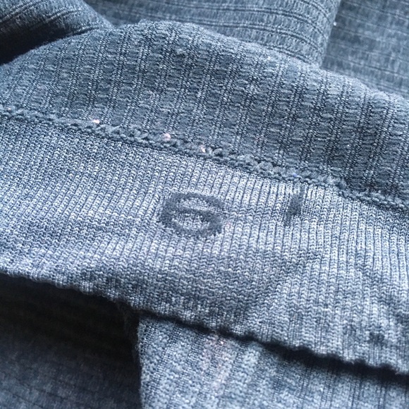 Lululemon 6 ~ EUC ‘ebb to street’ tank deep green colour - Picture 6 of 6